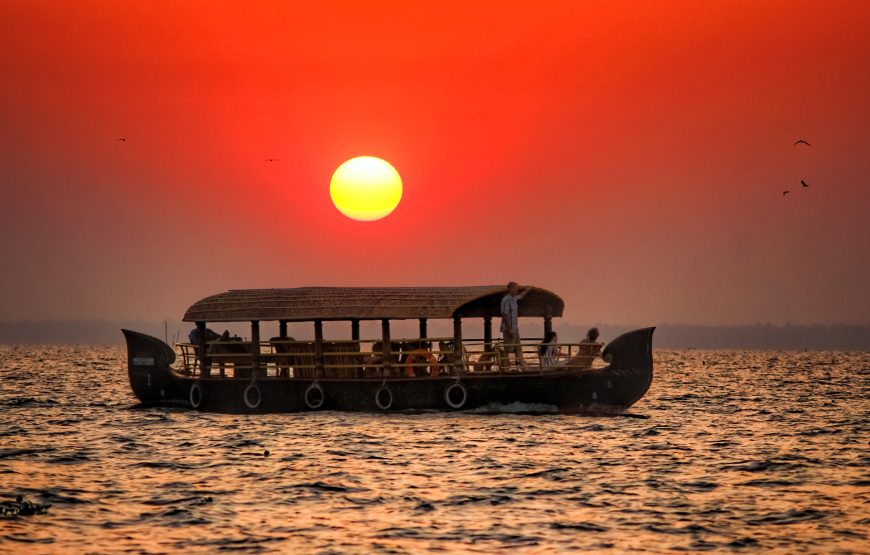 1-Day 1-Night Houseboat Backwater Adventure Tour in Alappuzha