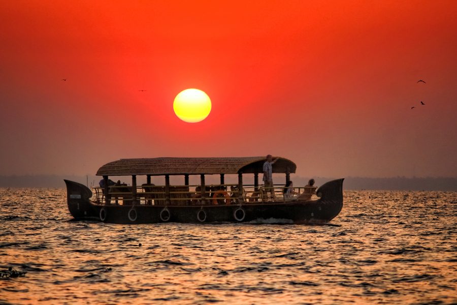 7D6N02 Kerala Bliss: Hills, Wildlife, Backwaters & Beaches Tour